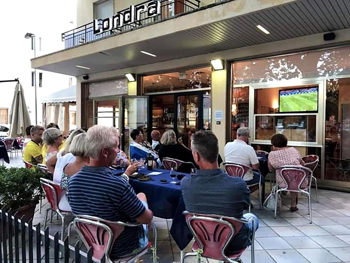 Hotel Londra Rimini Dış mekan fotoğraf