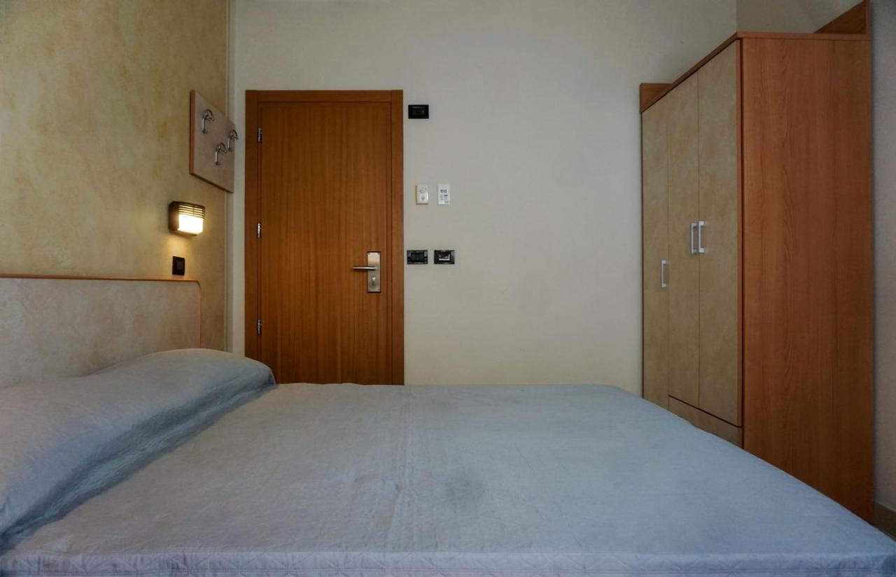 Hotel Londra Rimini Dış mekan fotoğraf