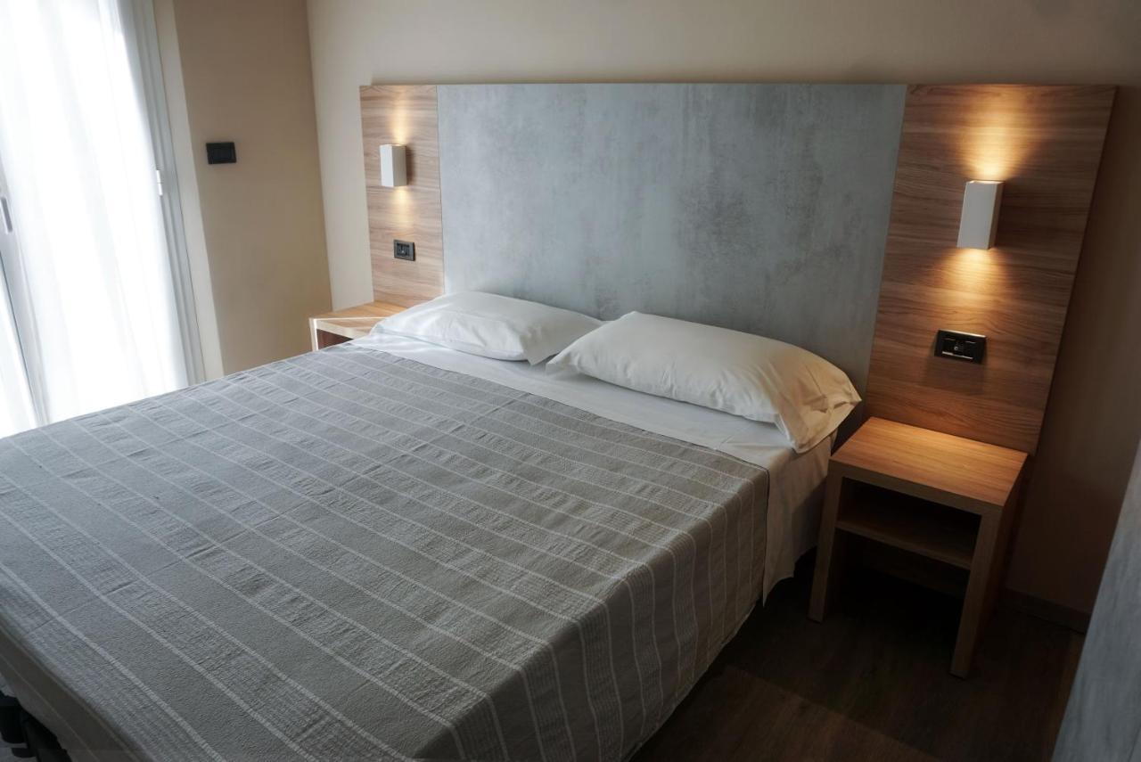 Hotel Londra Rimini Dış mekan fotoğraf