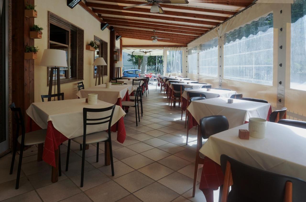 Hotel Londra Rimini Dış mekan fotoğraf